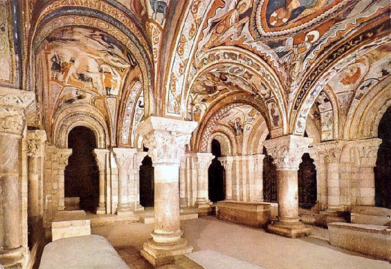 Panteón de los Reyes en la Basílica de San Isidoro de León con los frescos románicos de la Capilla Sixtina.